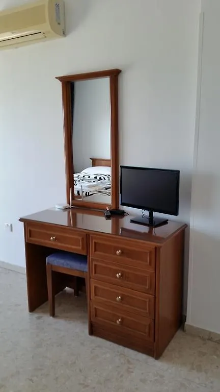 Pelides Apartments Larnaca